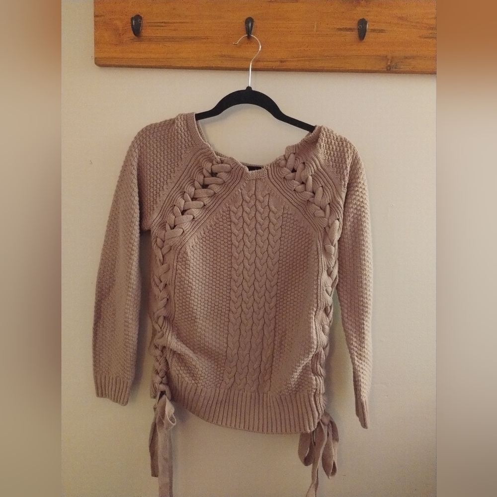 Sweater braided sides